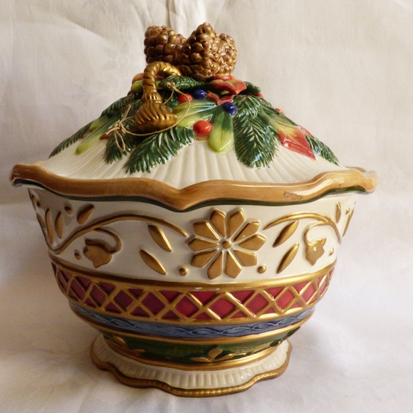 Fitz and Floyd Classics Jolly St. Nick Hand painted Holiday Ceramic covered Bowl - Picture 12 of 12